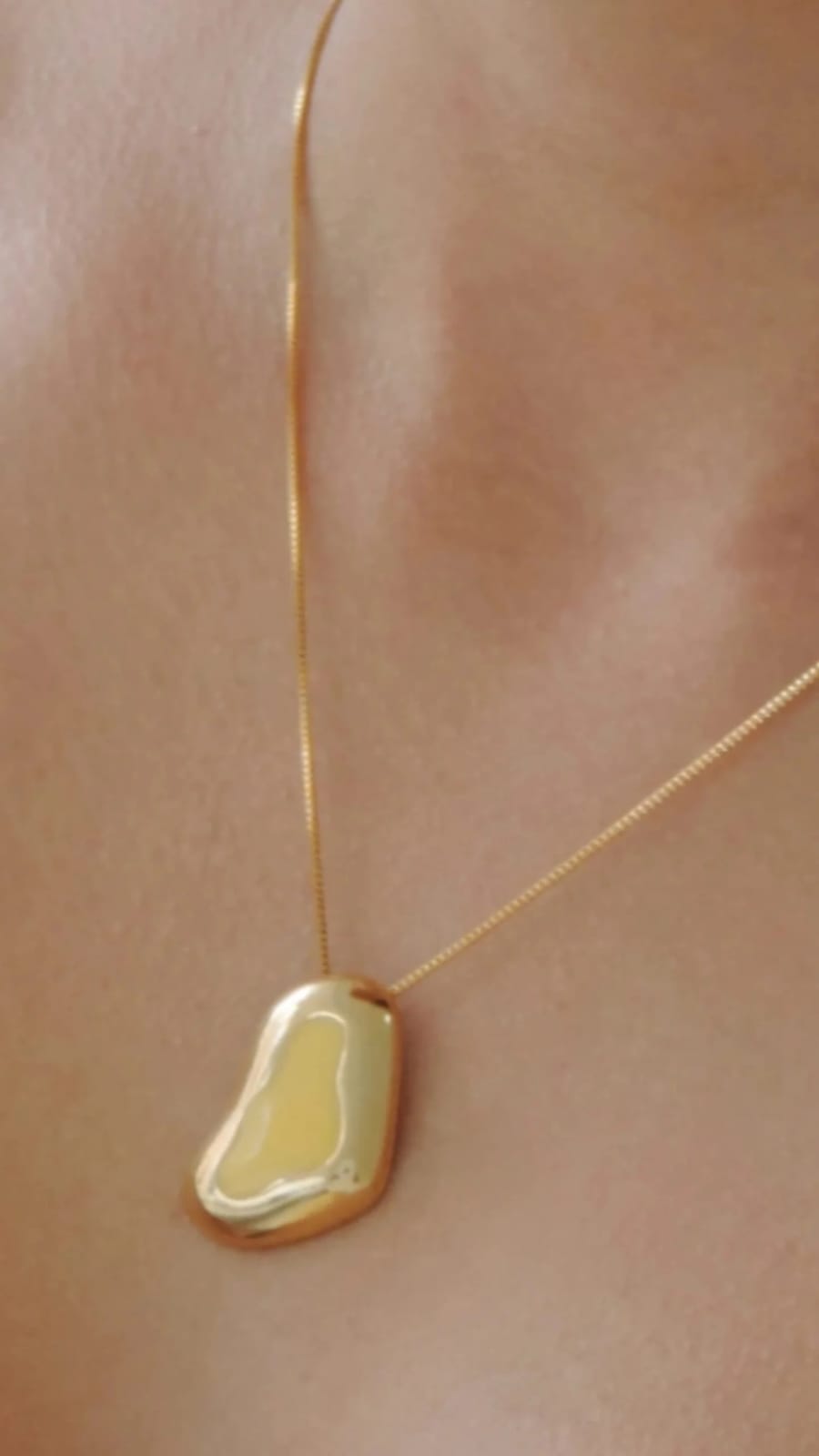 Colar esmaltado